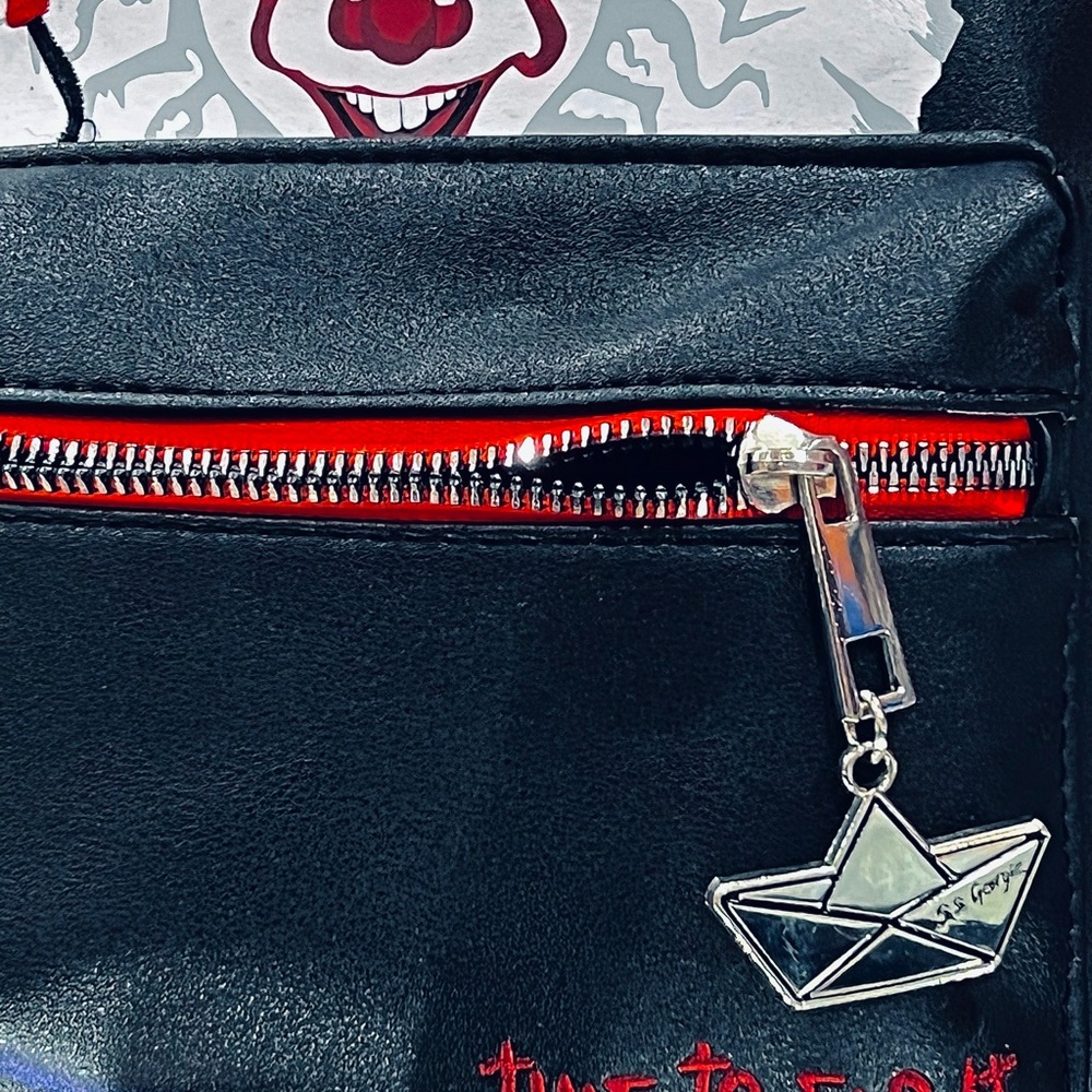 IT back back/ purse
